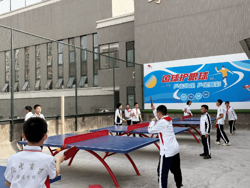 向天借地向上生长 成都市七中育才学校学道分校楼顶运196体育登录动场景再上新(图2)