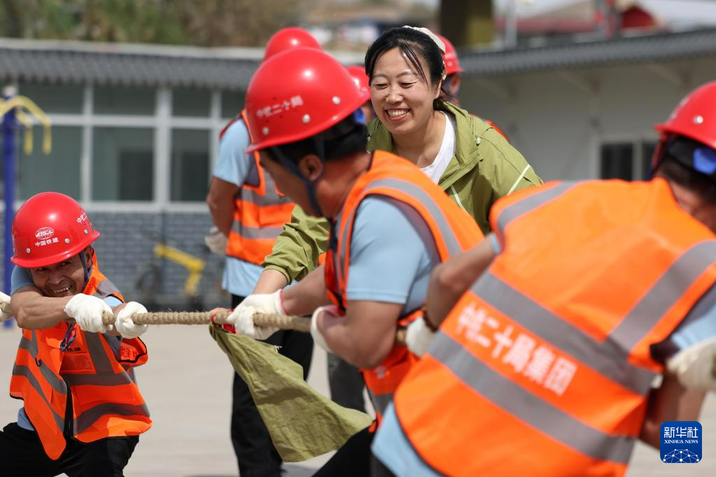 196体育入口工地趣味运动迎“五一” 新华网(图1) 196体育入口工地趣味运动迎“五一” 新华网(图1)